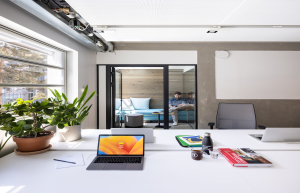 Deskopolitan